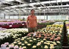 Bob Persoon behind Coutoure, a new chrysanthemum with a vintage color, a color that is loved by designers. Probably in week 45, it will be introduced by Dutch grower Arcadia.